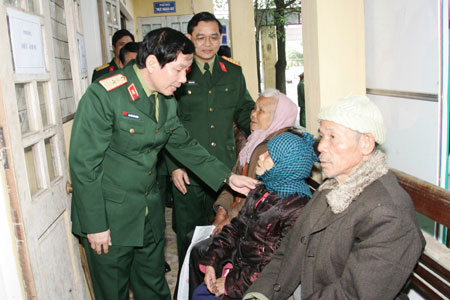 Khen thưởng 10 tập thể, cá nhân trong hoạt động kết nghĩa quân dân