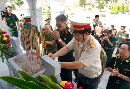 Đồng chí Đào Xuân Việt và hai đồng chí Hiểu, Nghĩa hy sinh tại cao điểm 1900