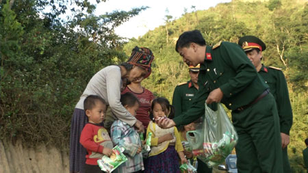 Những “người con” của bản Mông