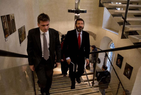 Đảng cầm quyền ở I-ta-li-a có nguy cơ sụp đổ vì ma-phi-a