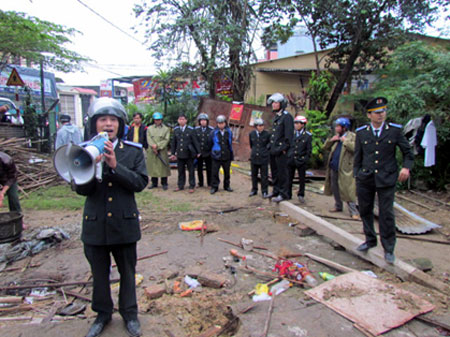 Bản án đã có hiệu lực, sao còn ra lắm quyết định?