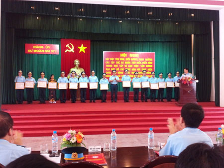 Tôn vinh 24 tập thể, cá nhân học tập và làm theo lời Bác
