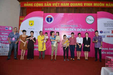 Bữa tiệc âm nhạc cho các bệnh nhi nhân ngày 1-6