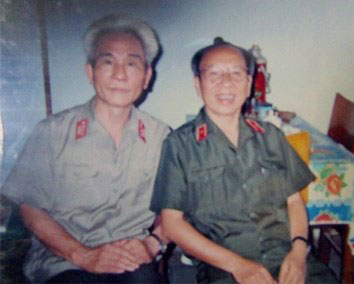 Người hỏi cung tướng Đờ Cát