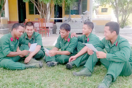 Niềm vui của chiến sĩ làm bố