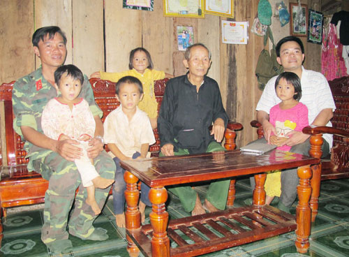 Viết về hậu phương với sự đồng cảm, sẻ chia