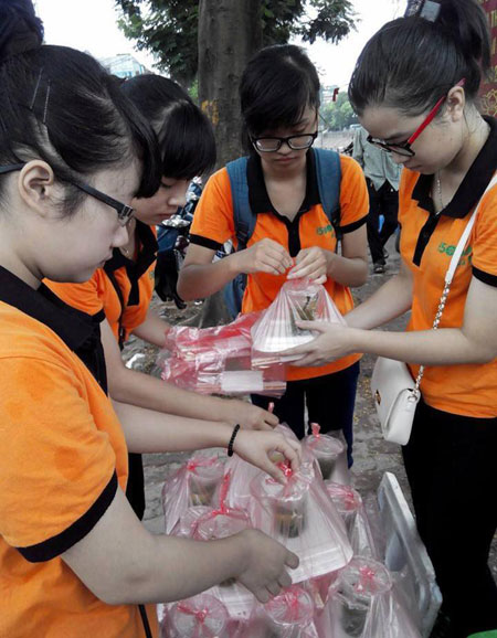 Suất ăn miễn phí, ấm lòng thí sinh