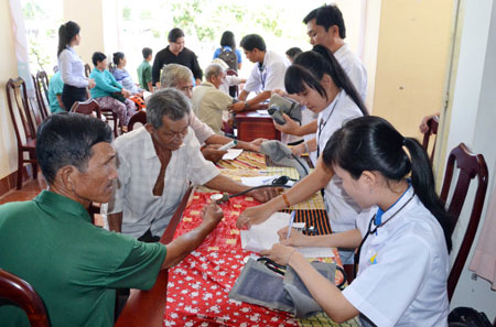  Thắm đượm tình quân dân nơi biên giới   