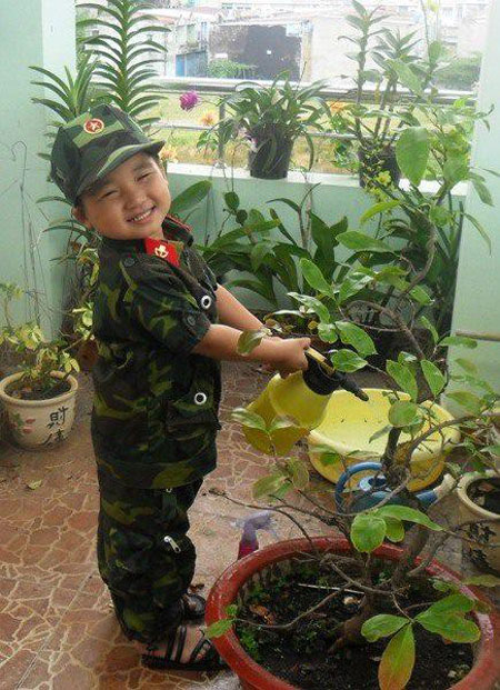 “Chiến sĩ” nhí của bố