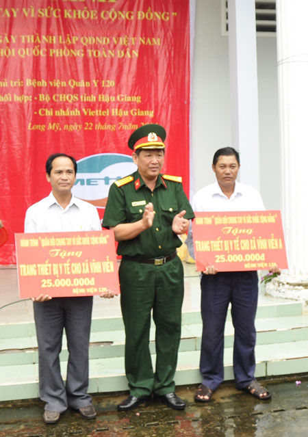 Đất Chín Rồng thêm đẹp tình quân-dân