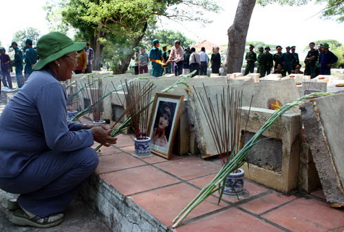 Tấm vải dù có ghi hai chữ “Hoàng Chỉnh”