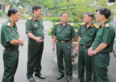 Thượng tướng Nguyễn Thành Cung kiểm tra việc tìm kiếm, quy tập hài cốt liệt sĩ tại Quân khu 7