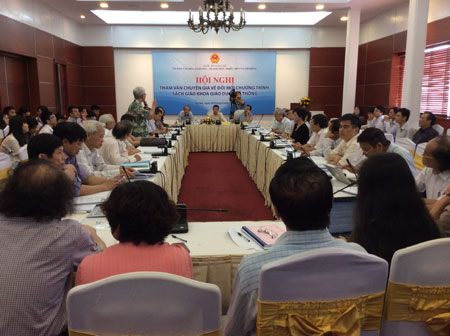 Đổi mới sách giáo khoa – nên chọn phương án nào?