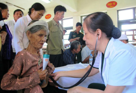 Thầy thuốc quân y về miền cát trắng