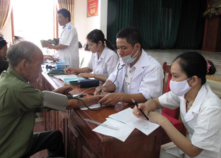 Nông thôn khởi sắc, ấm tình quân dân