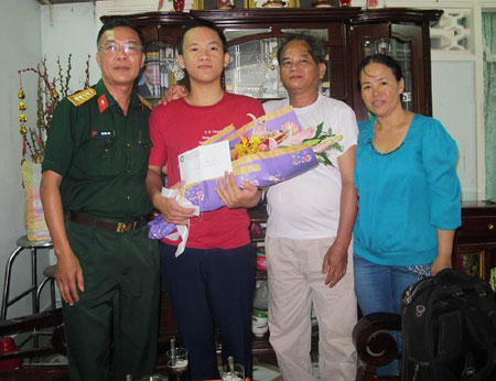 Á khoa miệt vườn vượt khó