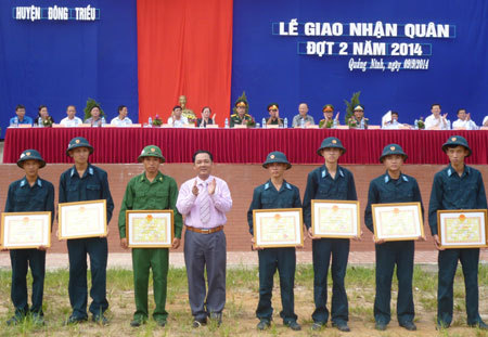 Phấn khởi lên đường, ấm tình hậu phương