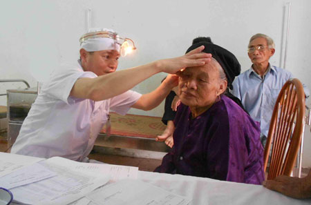 Sáng về y đức, giỏi về y thuật