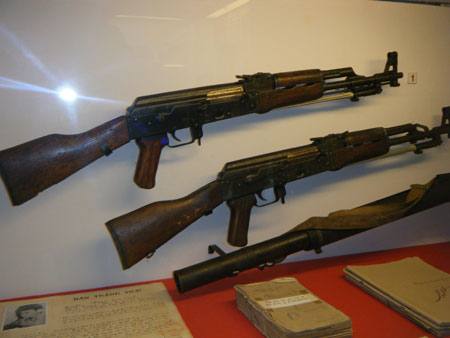 Ba khẩu súng của liệt sĩ Phan Đình Linh