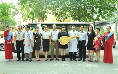 VietinBank tài trợ xe cứu thương cho Bệnh viện Đa khoa Hà Đông