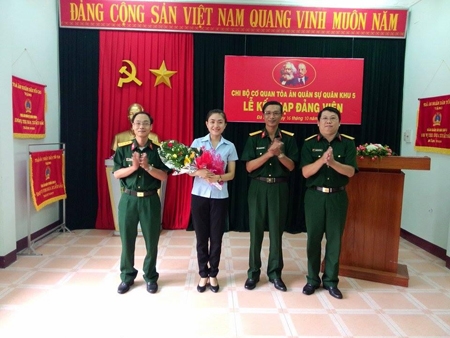 Bước khởi đầu của nữ đảng viên trẻ