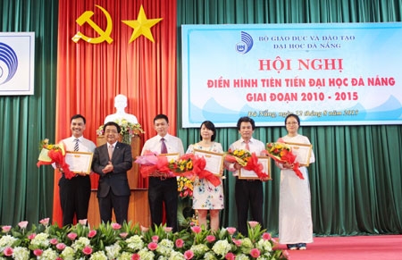 Tâm huyết trên bục giảng, thành công trong nghiên cứu khoa học