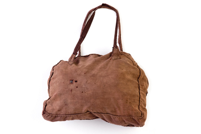 Chiếc túi vải của nữ dân công phục vụ Chiến dịch Điện Biên Phủ