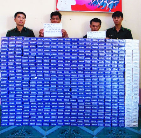 Bắt giữ 2 đối tượng buôn lậu 5.000 bao thuốc lá lậu