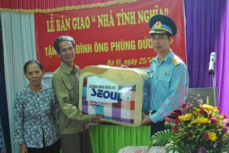 Nghĩa tình Bộ đội Cụ Hồ