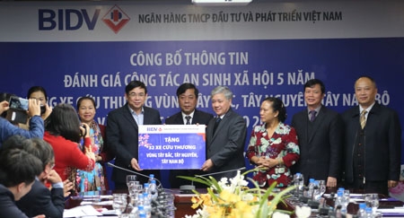 BIDV dành 15 tỷ đồng tặng quà Tết cho người nghèo
