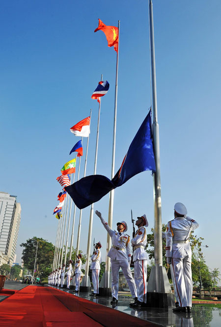 TP Hồ Chí Minh: Thượng cờ mừng ngày hình thành Cộng đồng ASEAN