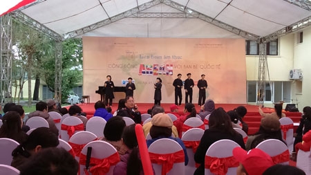 “Cộng đồng ASEAN với bạn bè quốc tế”