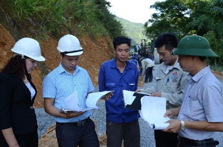 Nữ Anh hùng Lao động nặng nghĩa với Mường Tè