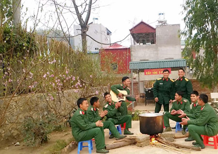 Rộn ràng hương xuân, ấm tình đồng chí