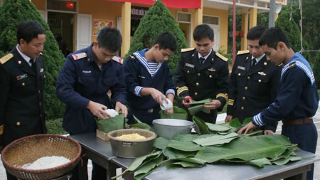 Xuân về bên cánh sóng ra-đa canh biển