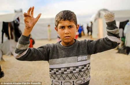 Số phận bi thảm của những đứa trẻ rơi vào tay IS