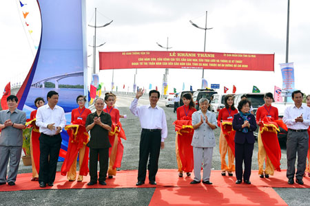 Khánh thành cầu Năm Căn và khởi động xây dựng Nhà máy Xử lý Khí Cà Mau