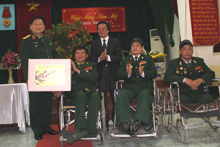 Thượng tướng Ngô Xuân Lịch chúc Tết tại Hà Nam, Hưng Yên
