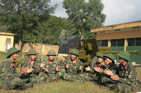 Nâng cao chất lượng công tác giáo dục chính trị, tư tưởng ở đơn vị cơ sở