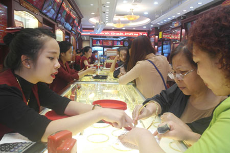 “Giữ” vàng có phải là sự lựa chọn khôn ngoan? 