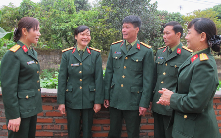 Cặp đôi giỏi công tác và làm kinh tế gia đình