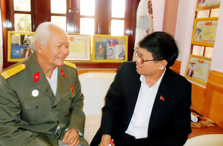 Lặng thầm đi tìm đồng đội