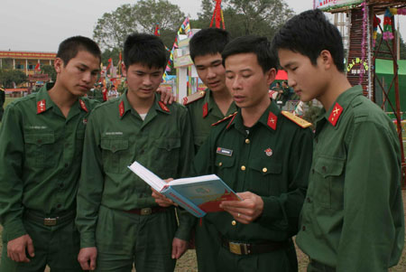 Cán bộ gần gũi, sẻ chia