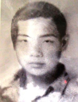 Đồng chí Lê Tuấn Vận được an táng ban đầu tại ấp Phú An, xã Trường Long (Phong Điền, Cần Thơ)