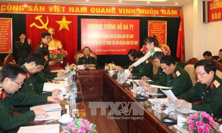 Thượng tướng Đỗ Bá Tỵ làm việc tại Trung tâm Gìn giữ hòa bình Việt Nam