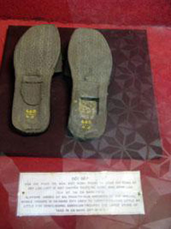 Đôi dép nhỏ gắn với chiến công lớn