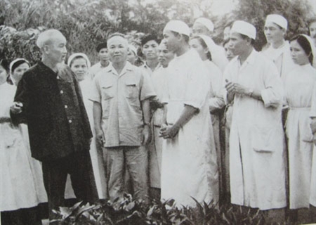 Tấm gương trọn đời vì nước, vì dân