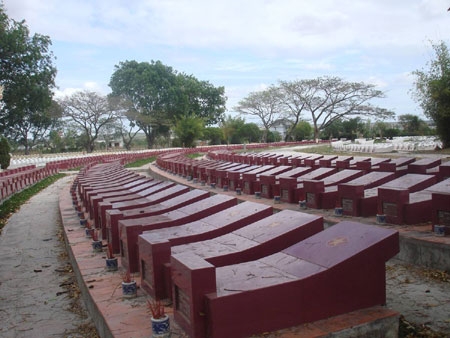 Nỗi lòng chị gái đi tìm mộ em