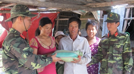 Thắm đượm tình nghĩa quân - dân