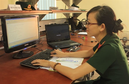 Nữ trung úy đam mê khoa học